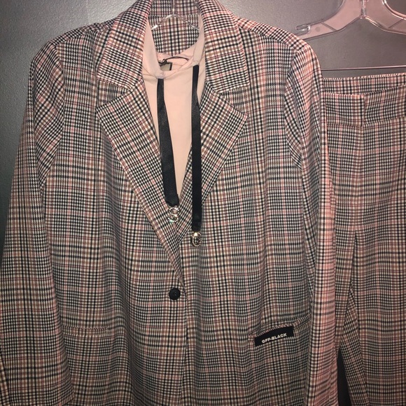 Suit - Picture 4 of 5